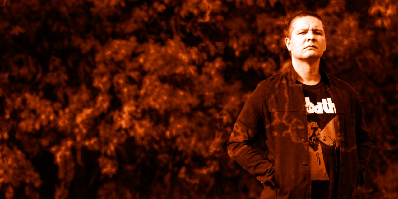 RESENHA de pré lançamento do novo álbum do DEEP MEMORIES feita por Clinger Carlos. RESENHA de pré lançamento do novo álbum do DEEP MEMORIES feita por Clinger Carlos.